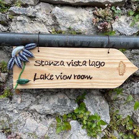 Stanza Con Terrazzo Vista Lago - Lakeholiday Кастел ди Тора Екстериор снимка