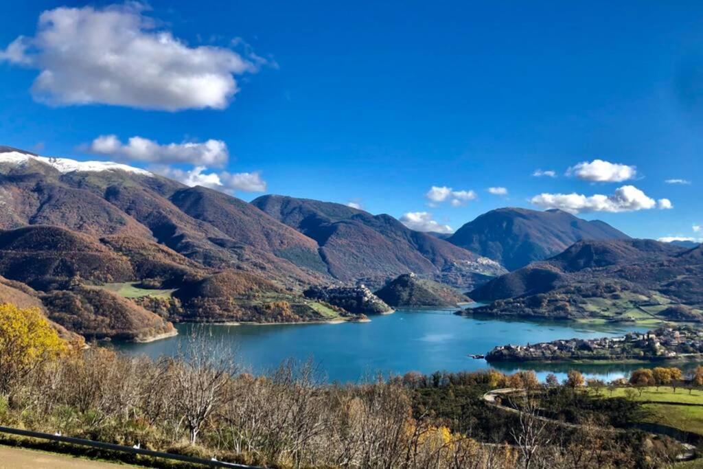 Stanza Con Terrazzo Vista Lago - Lakeholiday Кастел ди Тора Екстериор снимка