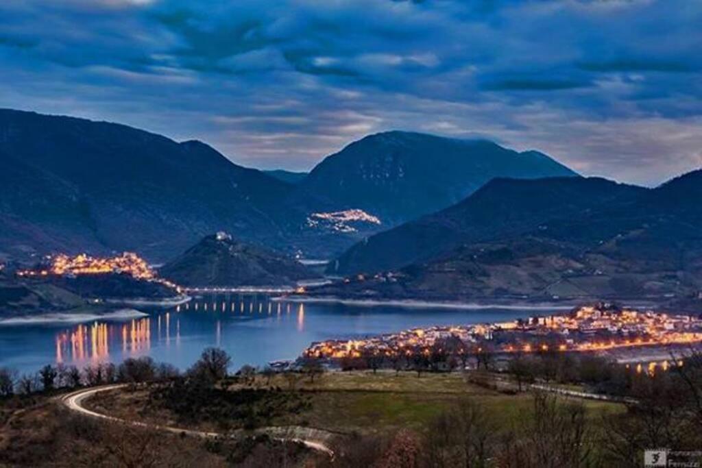Stanza Con Terrazzo Vista Lago - Lakeholiday Кастел ди Тора Екстериор снимка