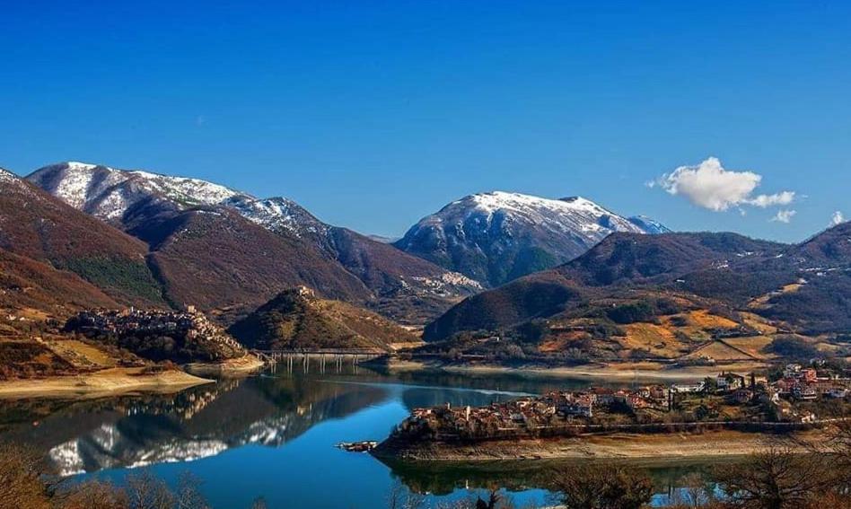 Stanza Con Terrazzo Vista Lago - Lakeholiday Кастел ди Тора Екстериор снимка