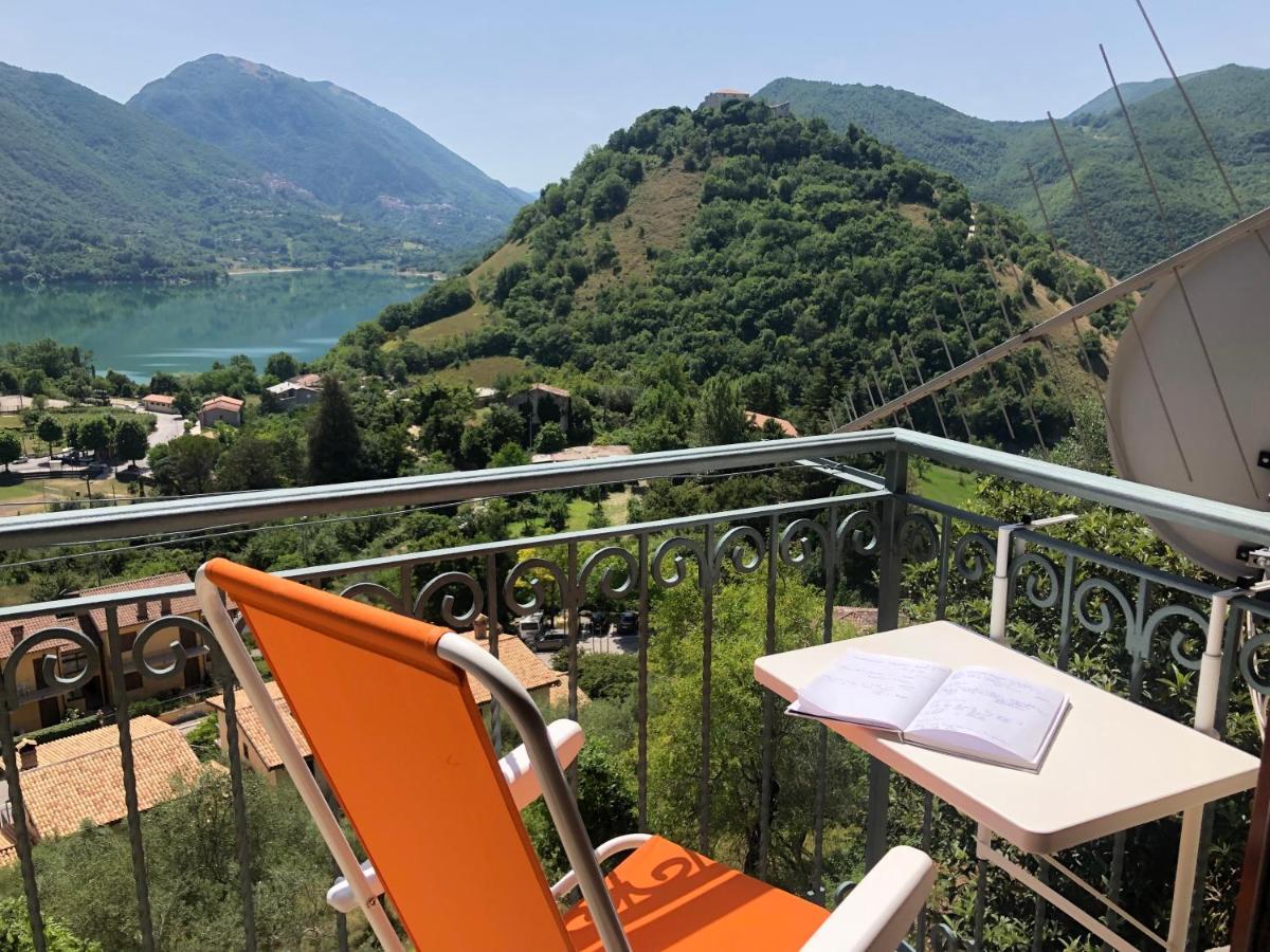 Stanza Con Terrazzo Vista Lago - Lakeholiday Кастел ди Тора Екстериор снимка