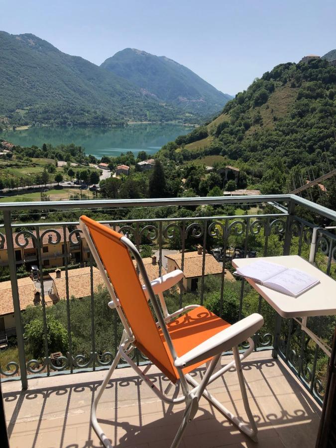 Stanza Con Terrazzo Vista Lago - Lakeholiday Кастел ди Тора Екстериор снимка