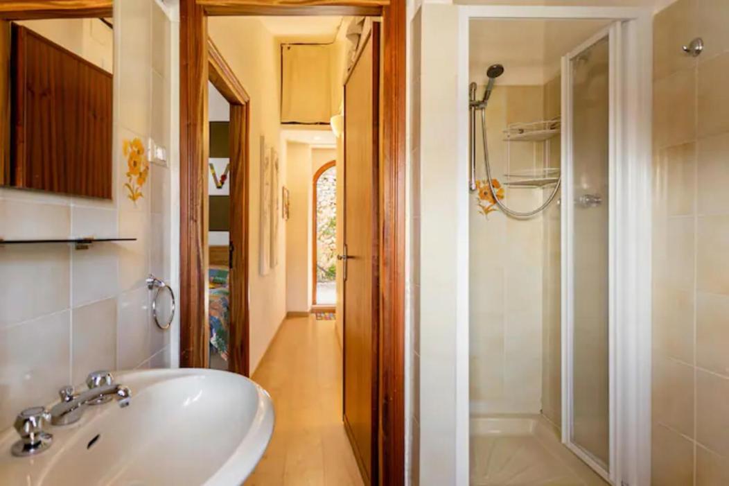 Stanza Con Terrazzo Vista Lago - Lakeholiday Кастел ди Тора Екстериор снимка