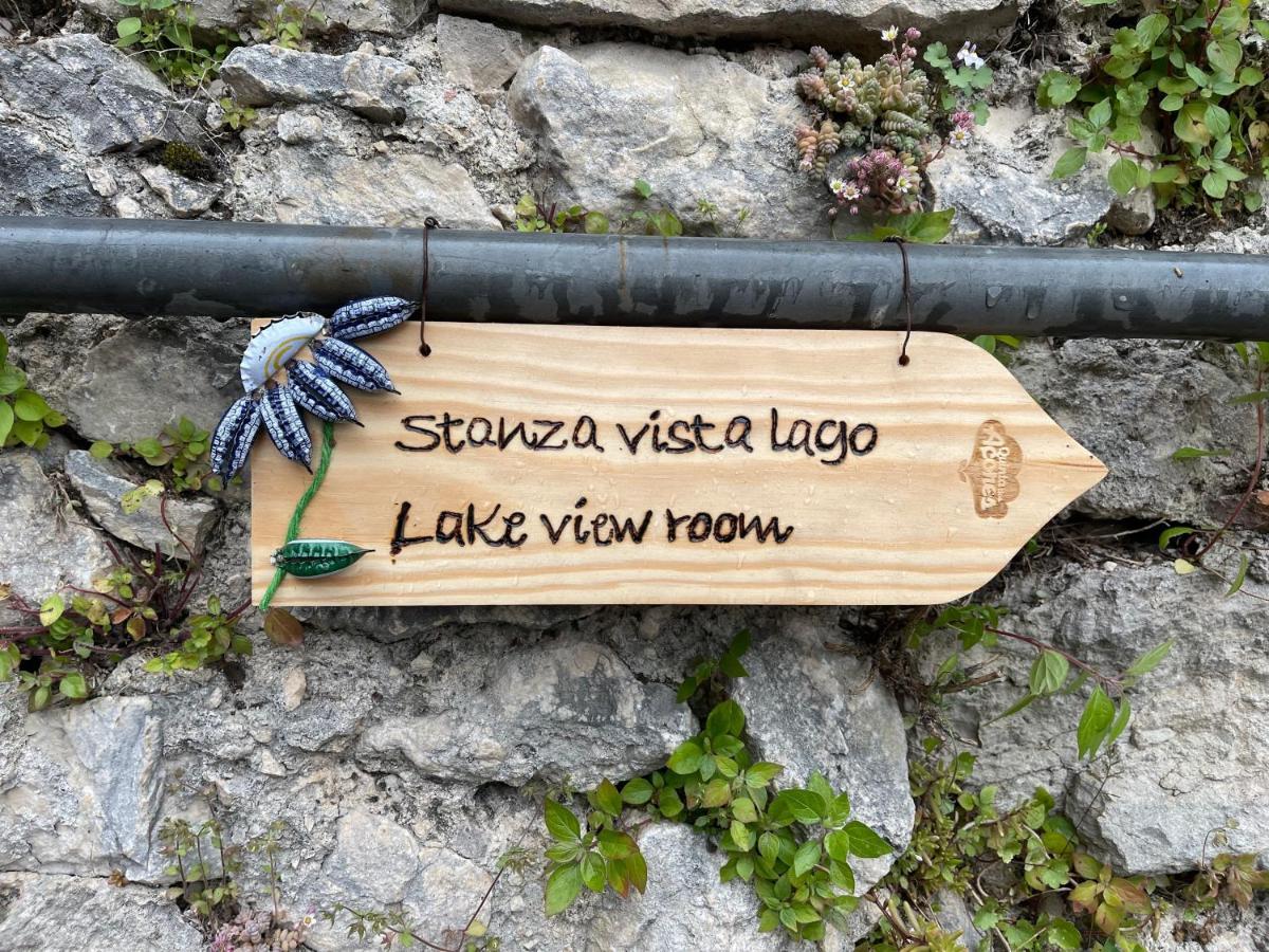 Stanza Con Terrazzo Vista Lago - Lakeholiday Кастел ди Тора Екстериор снимка